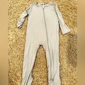 Kyte Baby footed romper in Cloud.